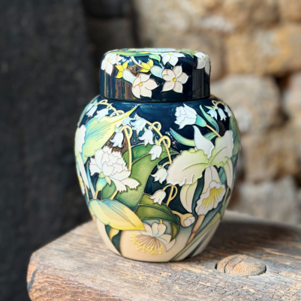 英国W.MOORCROFT「モークロフト」社の装飾陶芸品ー花瓶 英国W.MOORCROFT「モークロフト」社の装飾陶芸品ー花瓶 【公式通販】